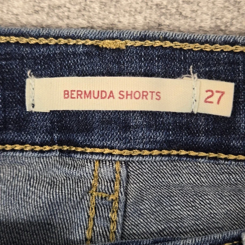 Levi Strauss Womens 27 Bermuda Shorts Dark Wash Denim Mid Rise Stretch Casual